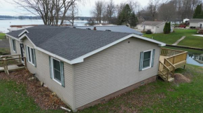 Cozy Retreat Newly Renovated Lakefront Cottage on Indian Lake, MI